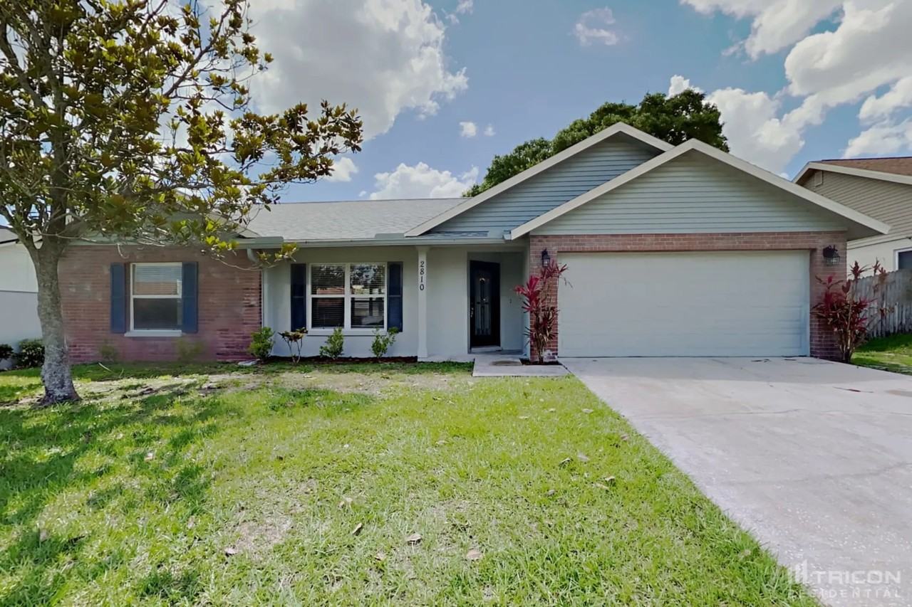 2810 Manor Hill Dr - Photo 2 of 19