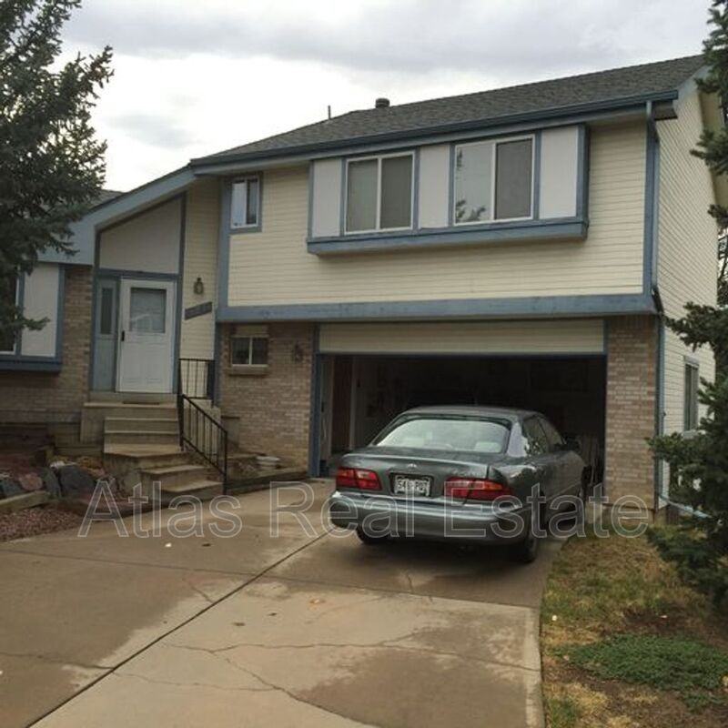 1343 Ben Nevis Ave - Photo 2 of 23