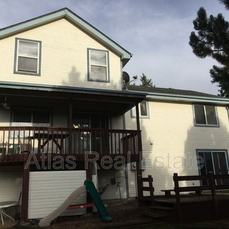 1343 Ben Nevis Ave - Photo 3 of 23