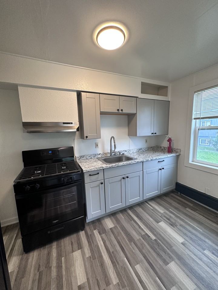 322 Flower St #3