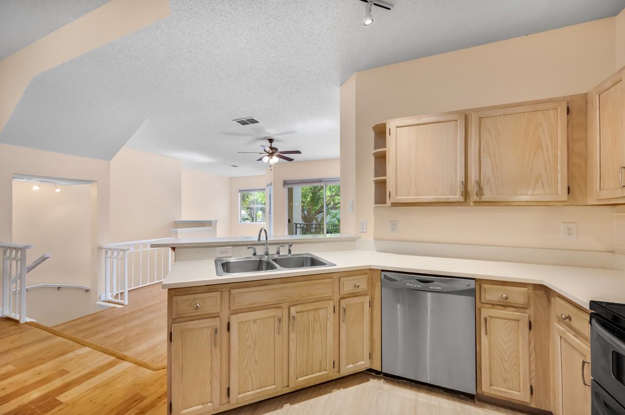 755 Mainsail Dr - Photo 3 of 25