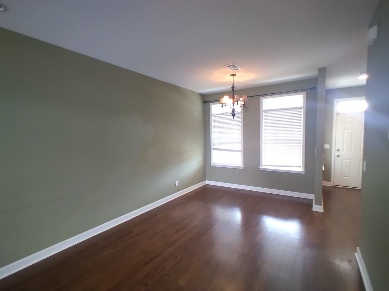114 Governors Blvd - Photo 2 of 14