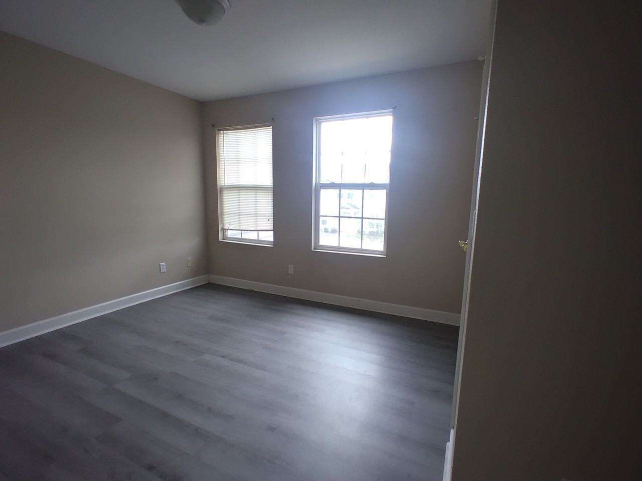 114 Governors Blvd - Photo 3 of 14