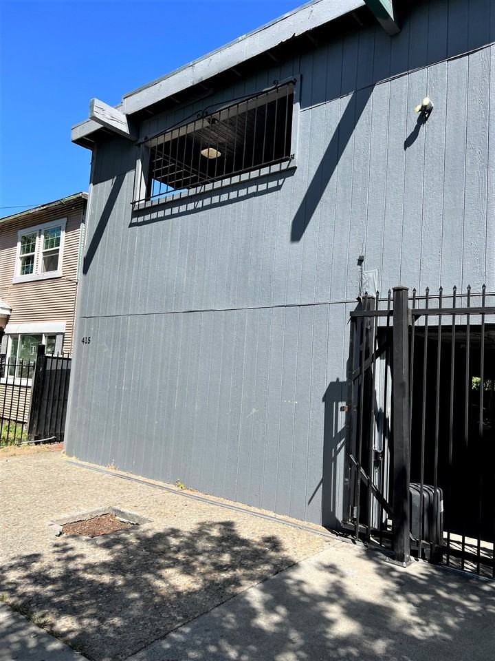 415 E Flora St - Photo 2 of 7