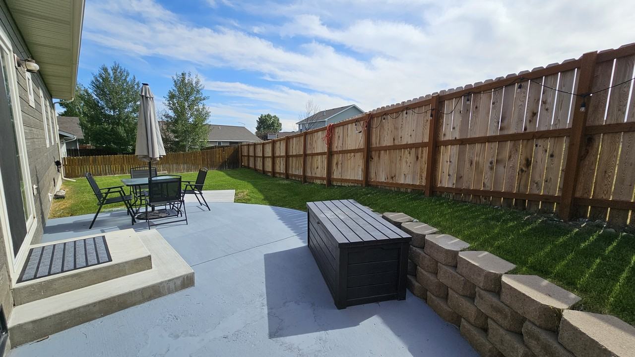 226 Robert St - Photo 2 of 12