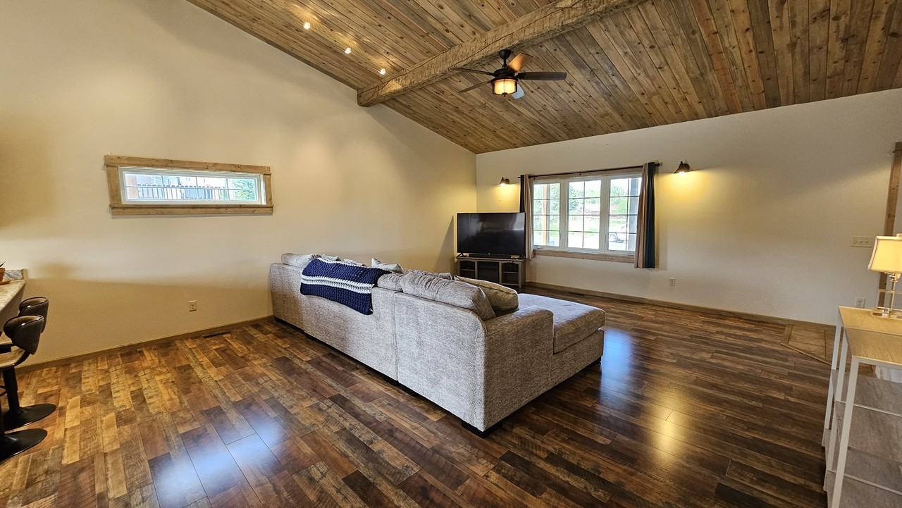 226 Robert St - Photo 3 of 12