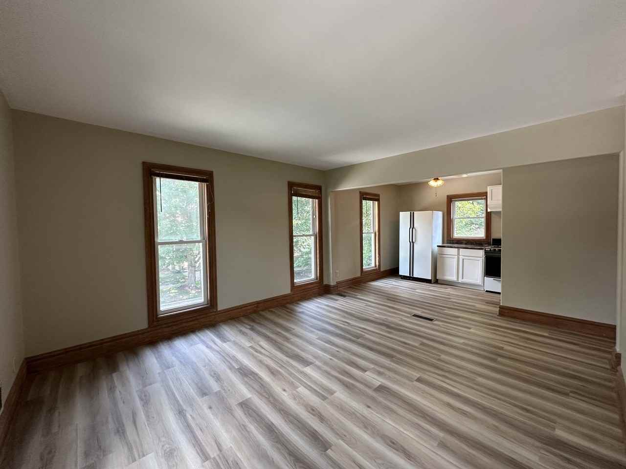 207 Michigan Ave - Photo 2 of 10