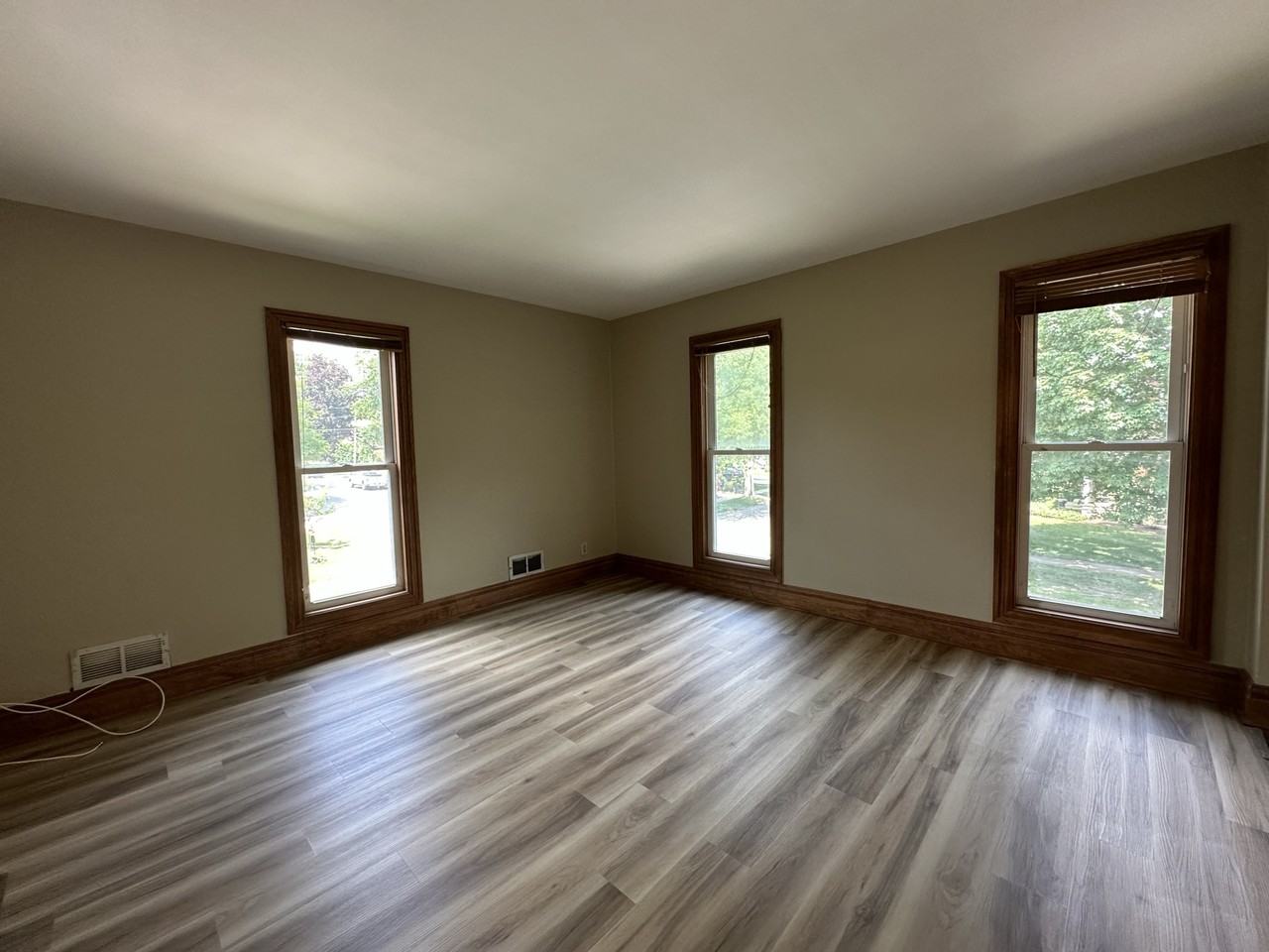 207 Michigan Ave - Photo 3 of 10