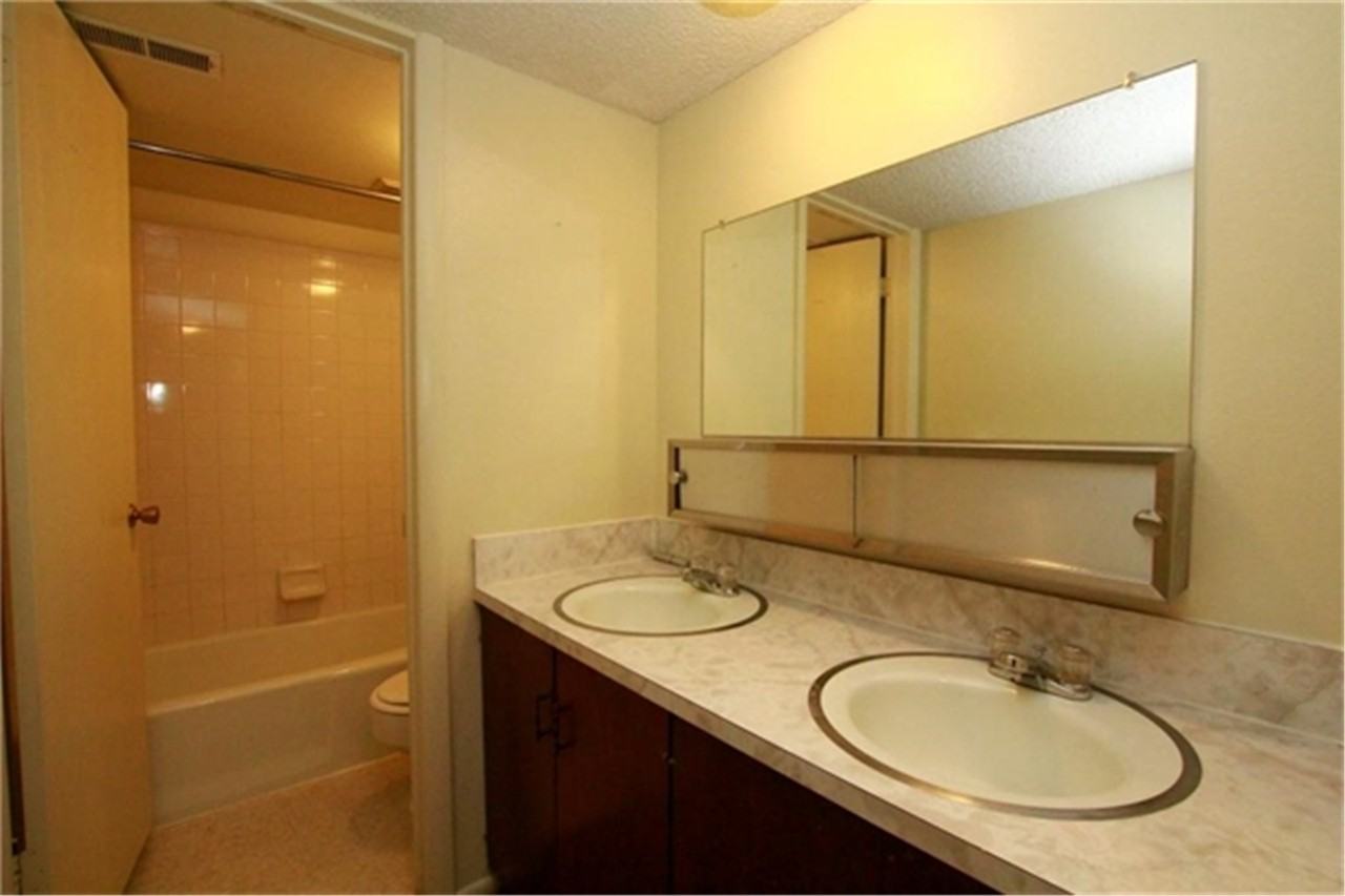 138 Sw - Photo 3 of 6