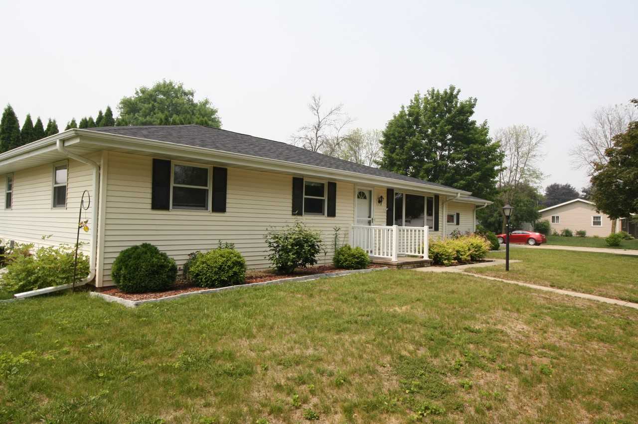1701 Thelen Ave - Photo 3 of 39