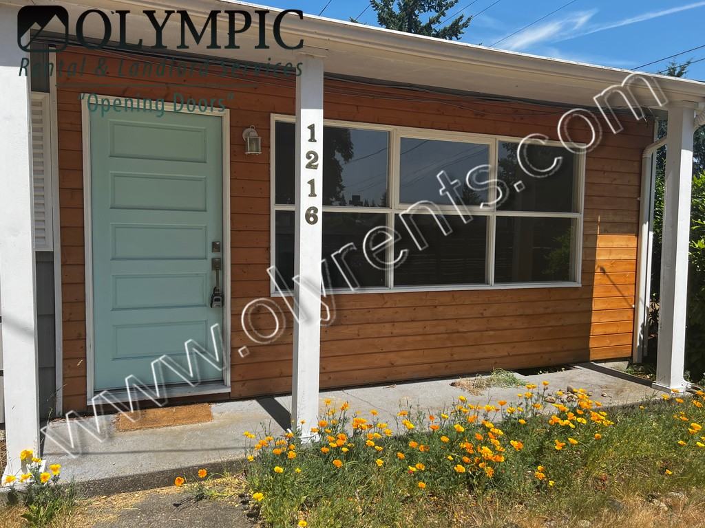 1216 Joy Ave Ne - Photo 2 of 26