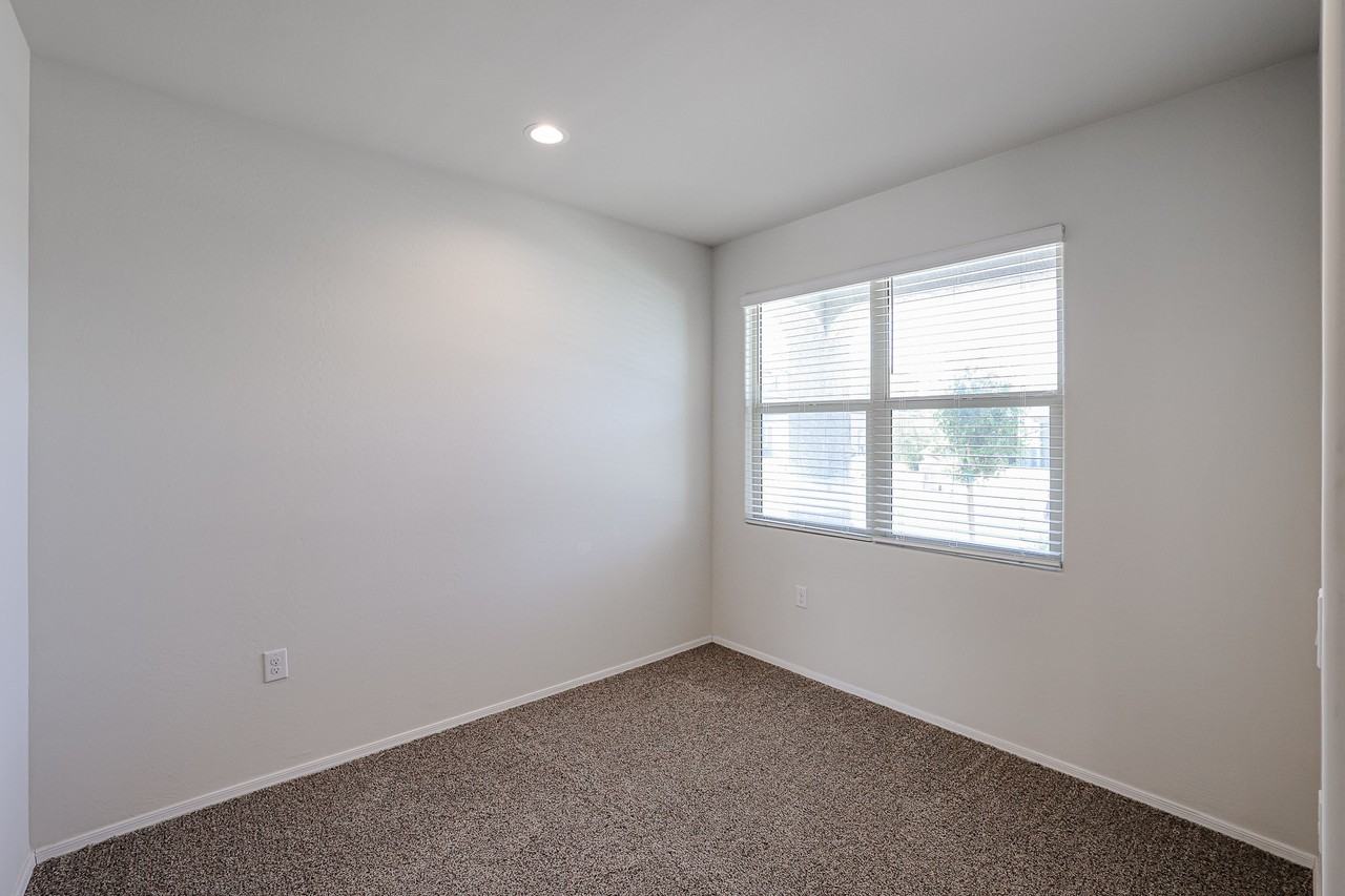30706 W Indianola Ave - Photo 4 of 31