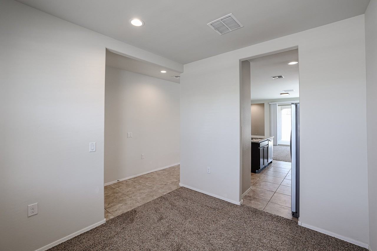 30706 W Indianola Ave - Photo 5 of 31