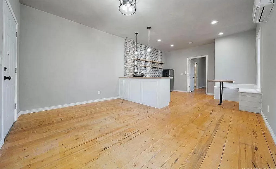 1124 S Yorktown Ave #NA - Photo 3 of 9