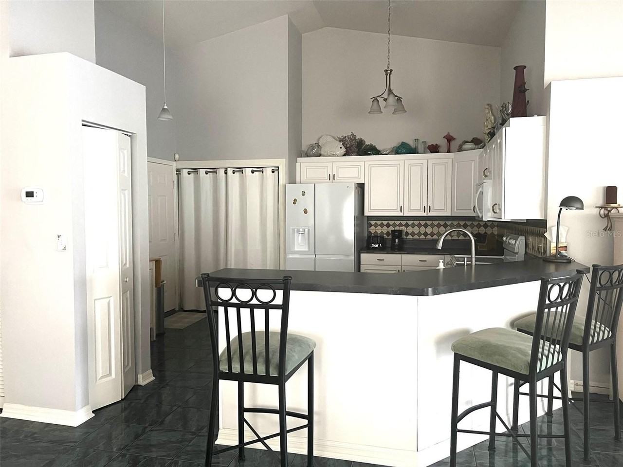 2602 Edgewater Court - Photo 7 of 27