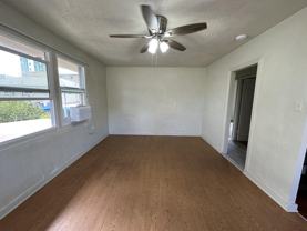 660 Hausten St #B - Photo 1 of 1