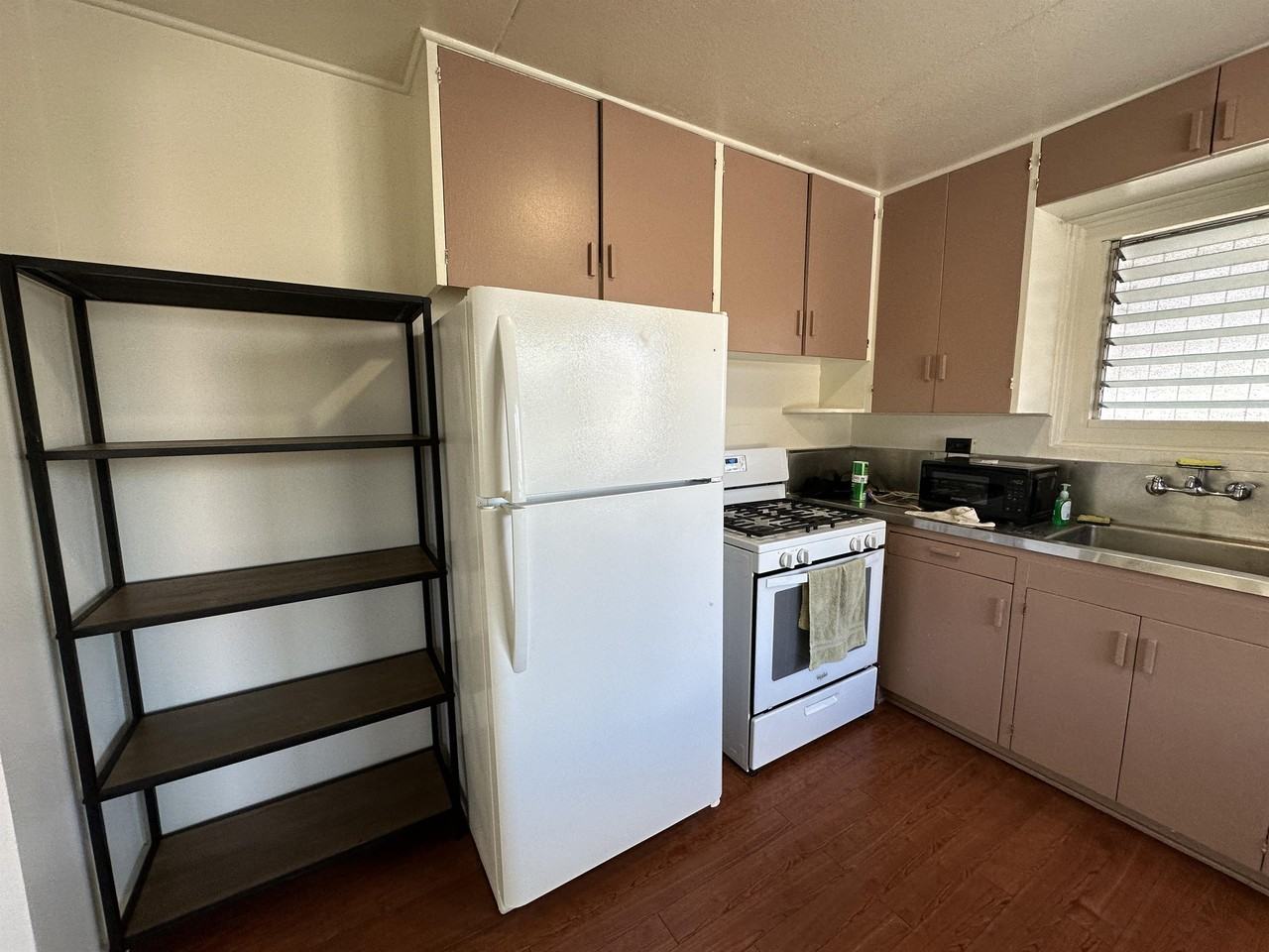 660 Hausten St #B - Photo 4 of 8