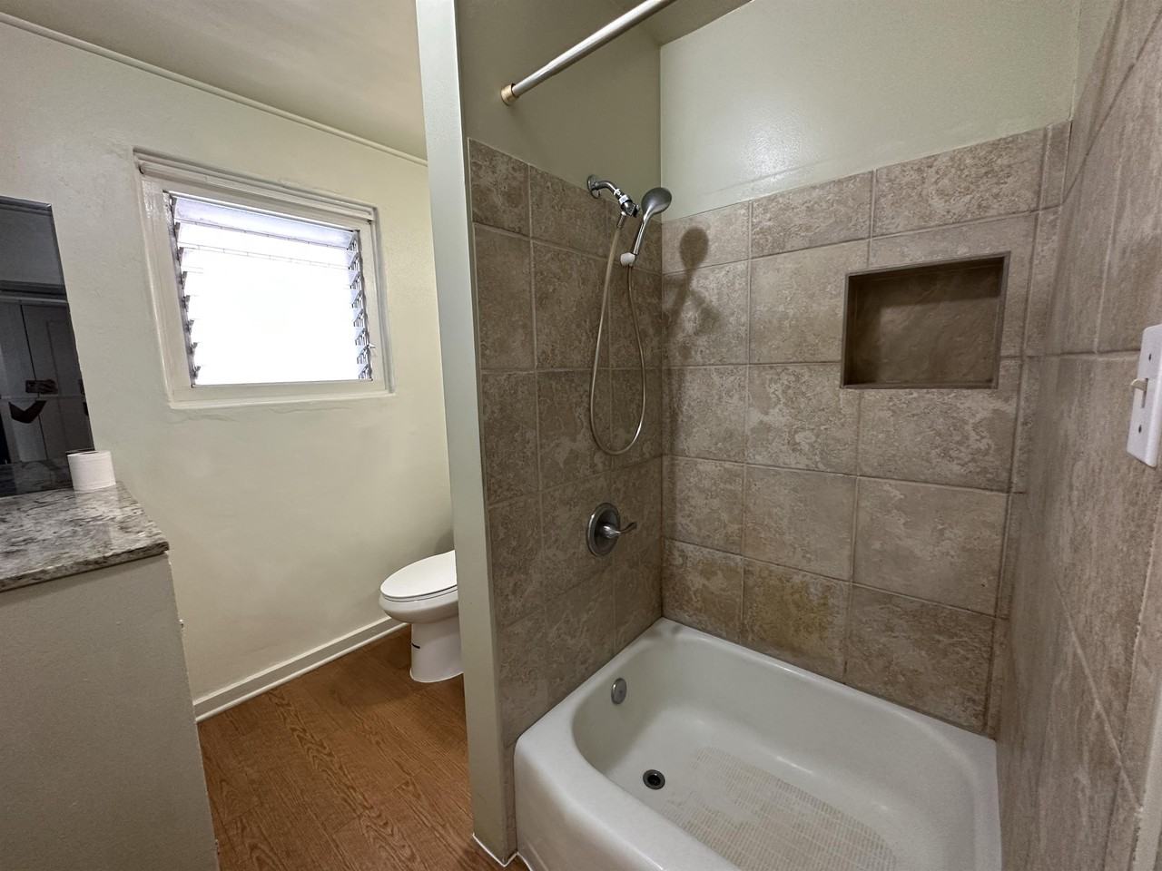 660 Hausten St #B - Photo 7 of 8
