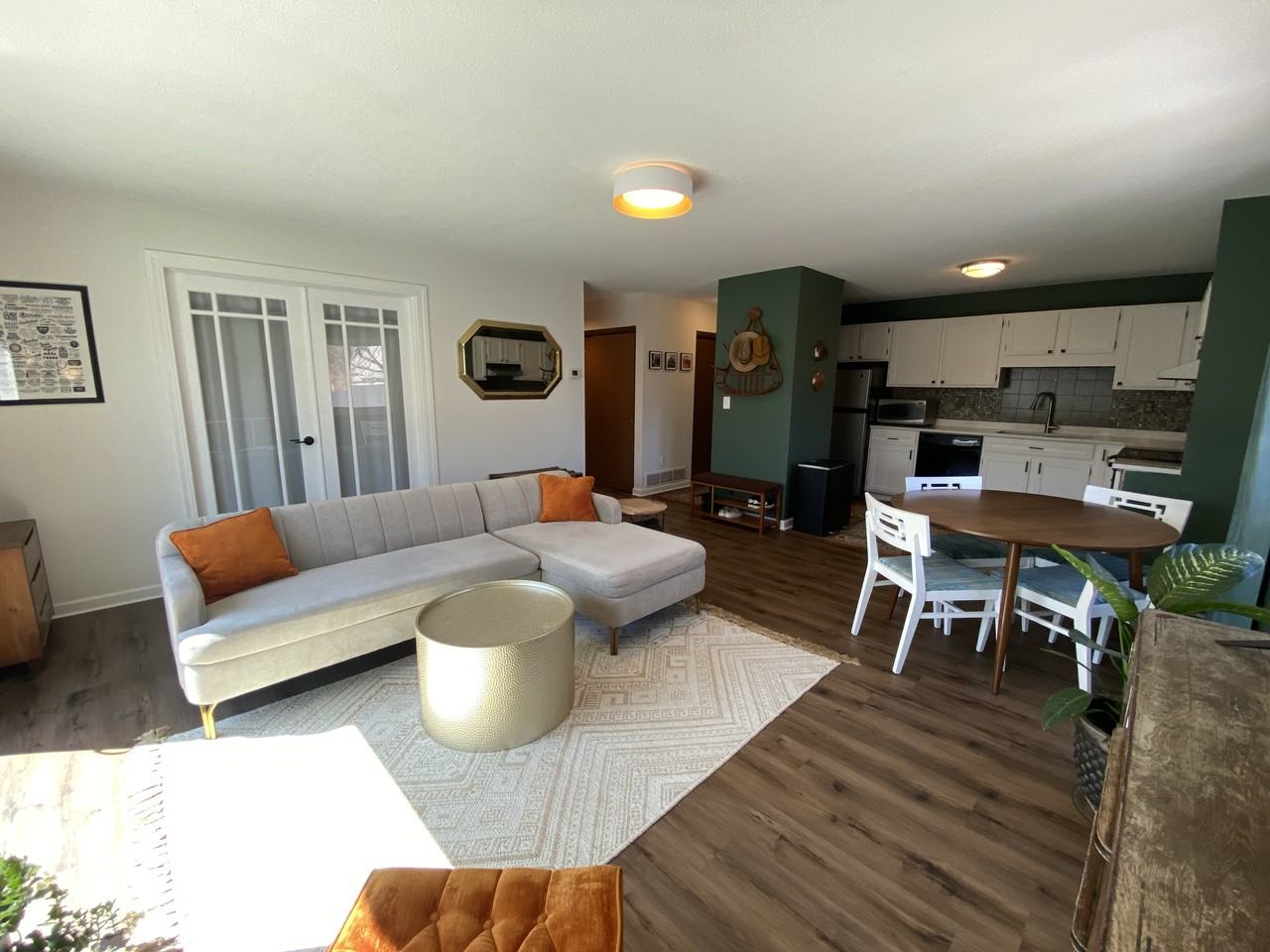 4020 East 52nd Street #202 - Photo 3 of 19