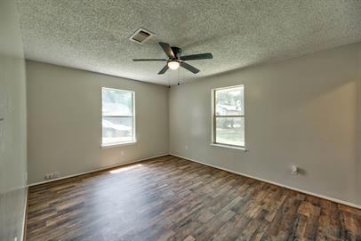 120 Dogwood St - Photo 3 of 10