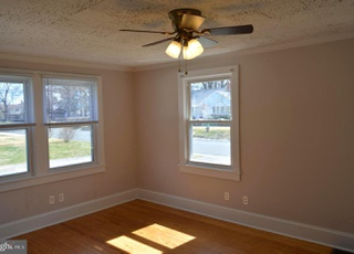 215 Willow Ave - Photo 2 of 12