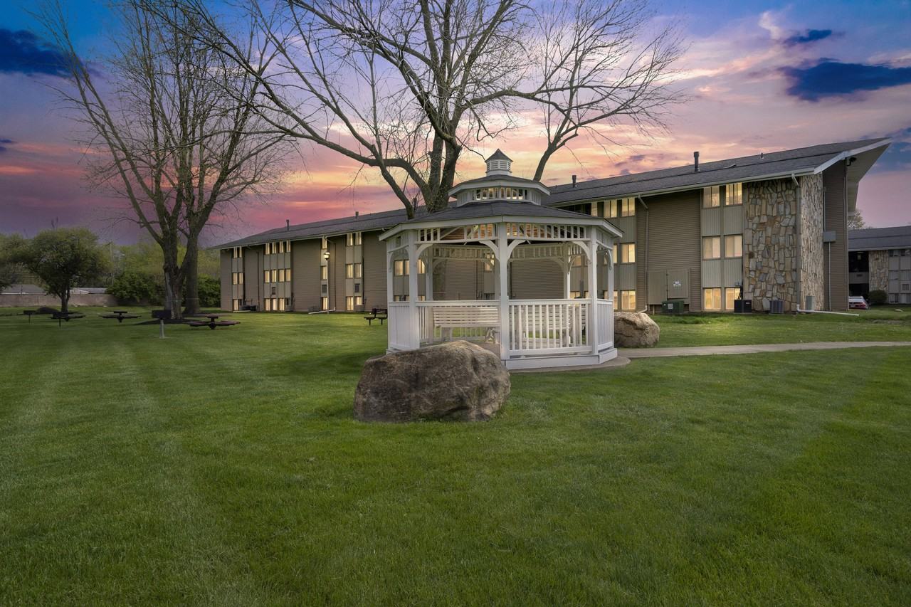 Stone Lodge - Photo 2 of 36