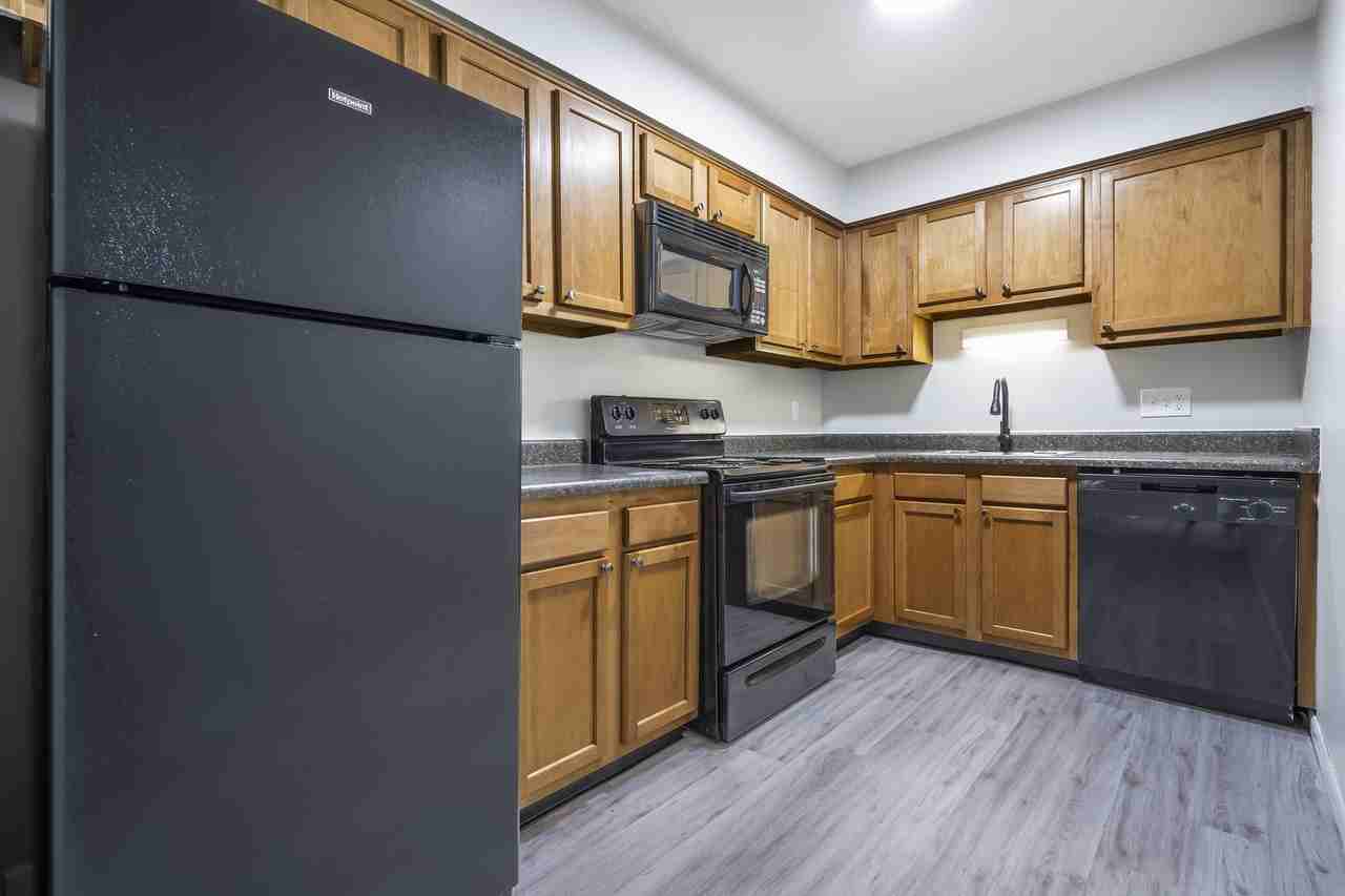 Stone Lodge - Photo 6 of 36