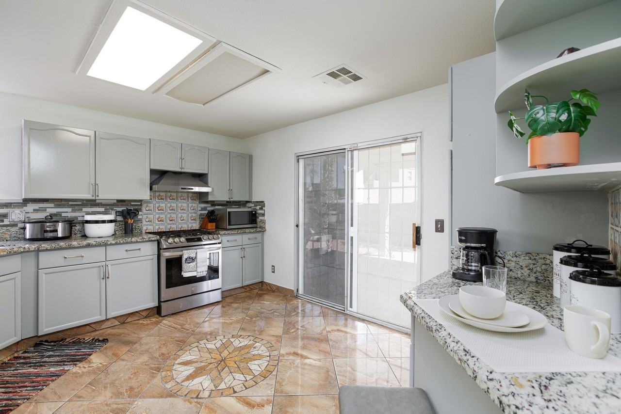 Casa Verde Dr - Photo 5 of 19