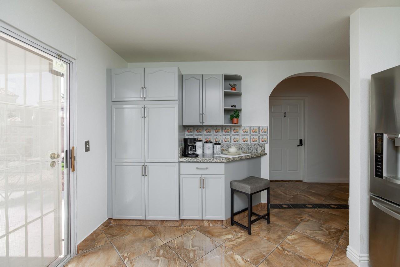 Casa Verde Dr - Photo 6 of 19