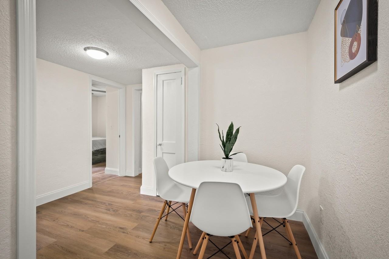 Janice Circle South - Photo 5 of 12