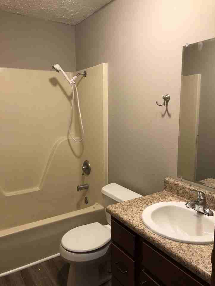 1532 W Chestnut St #A - Photo 3 of 6