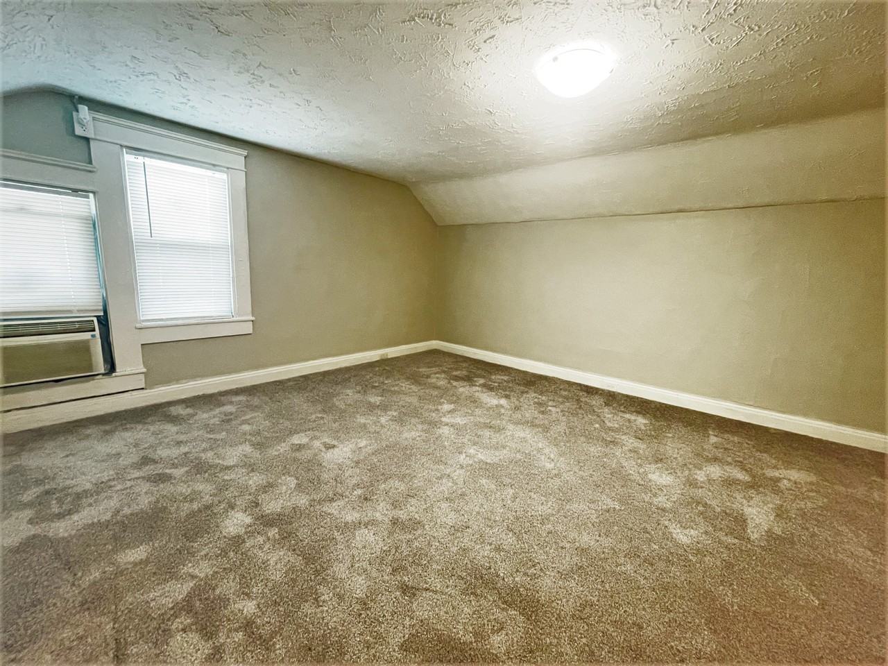 2304 E 5th Ave #2 - Photo 4 of 12