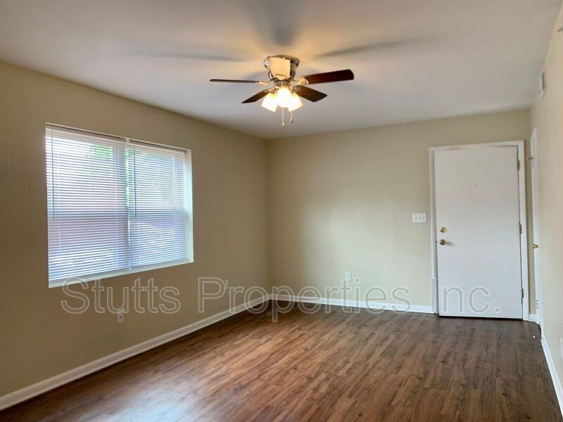 900 N Montgomery Ave #105
