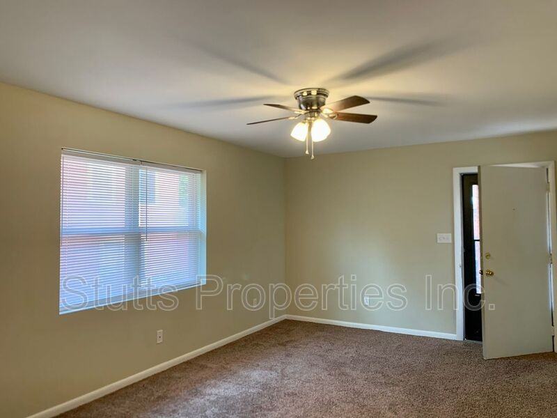 900 N Montgomery Ave #202