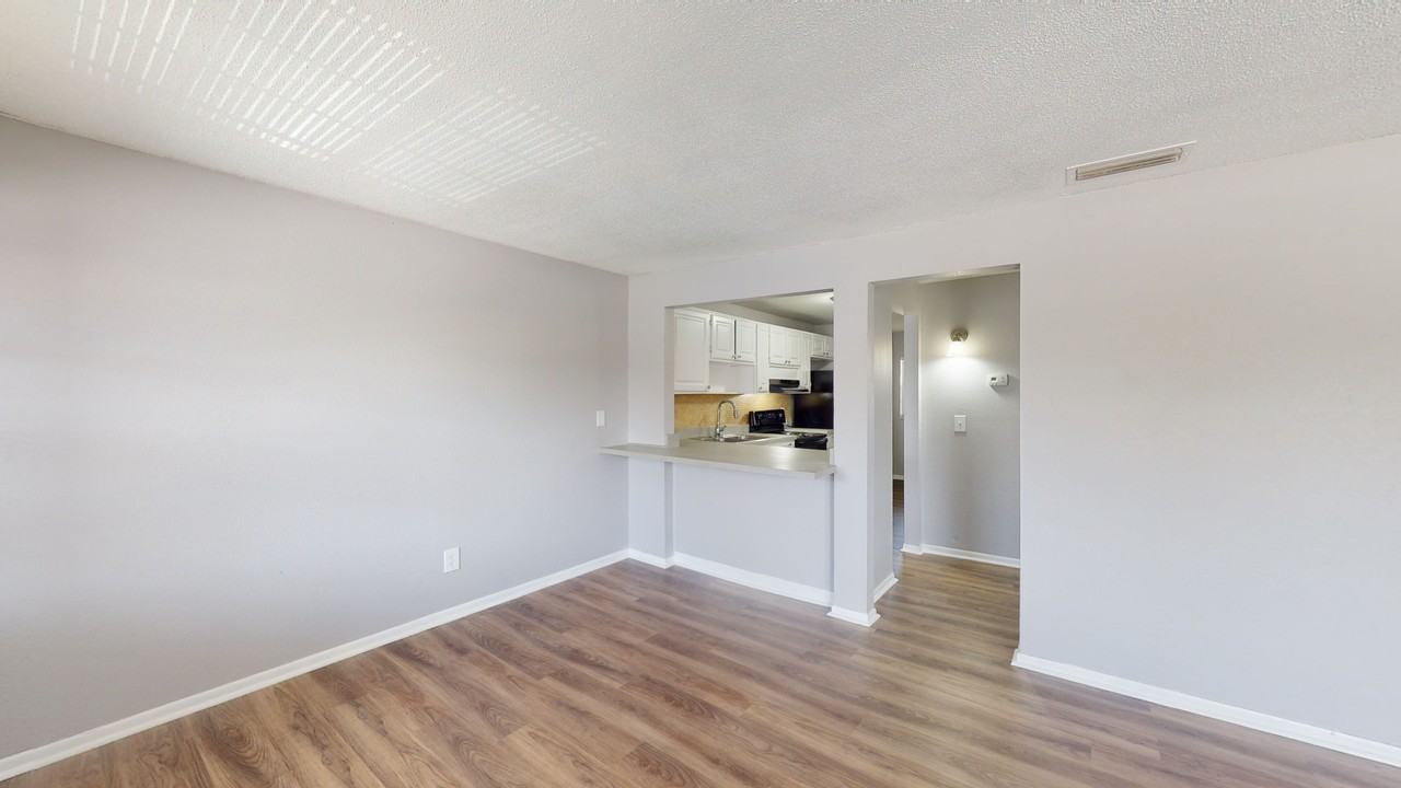 Lakeland Manor - Photo 2 of 23