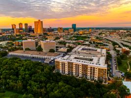 featured image of 1424 Summit Ave