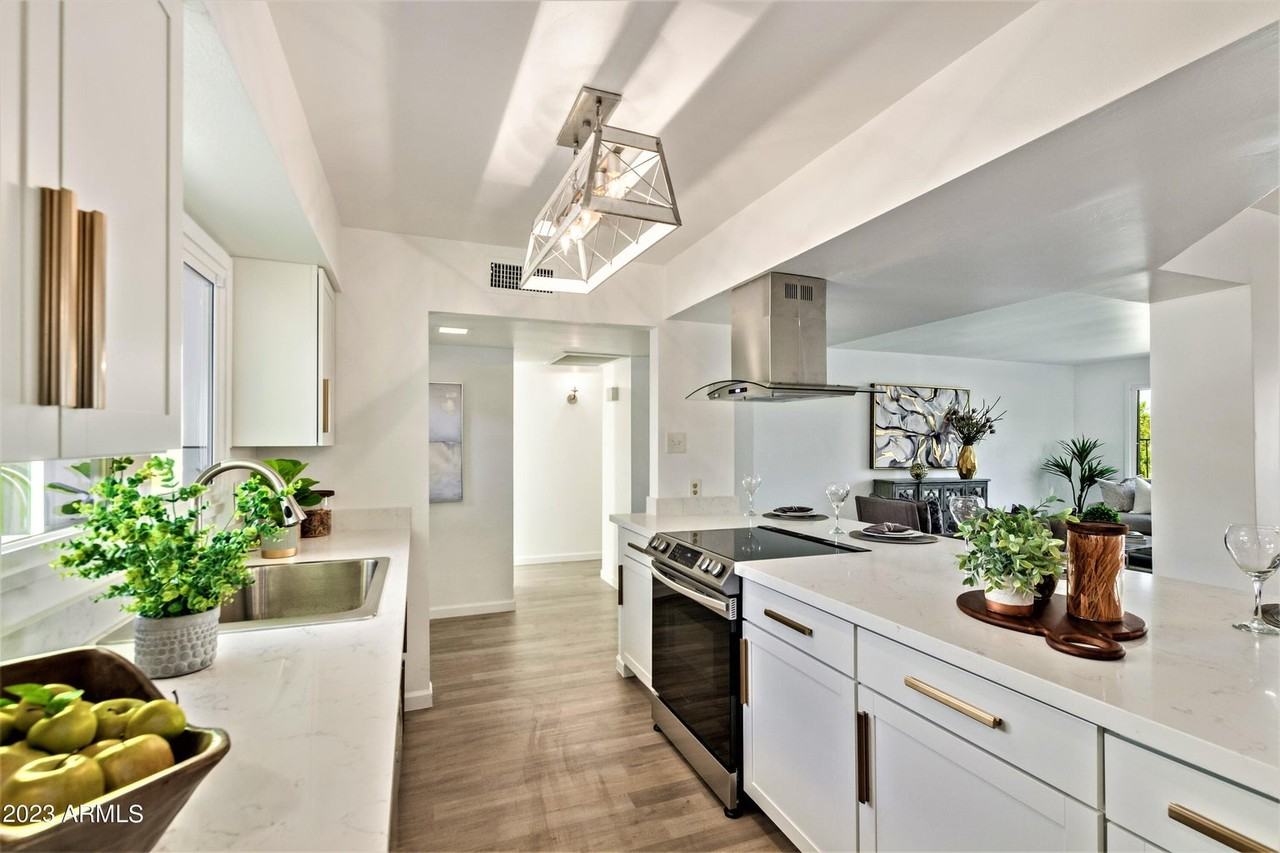 1747 East Gaylon Drive - Photo 2 of 5