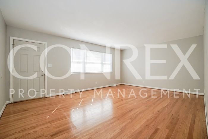 901 Leora St - Photo 3 of 10