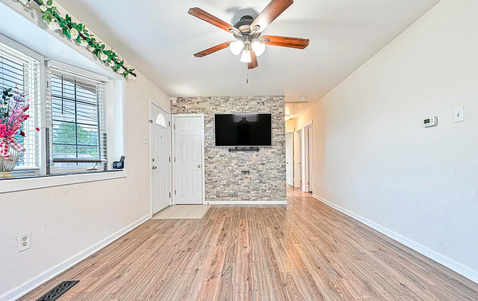 1122 Monmouth Rd #NA - Photo 3 of 6