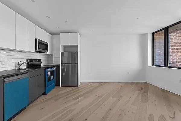 88 Cuttermill Rd #420 - Photo 2 of 10