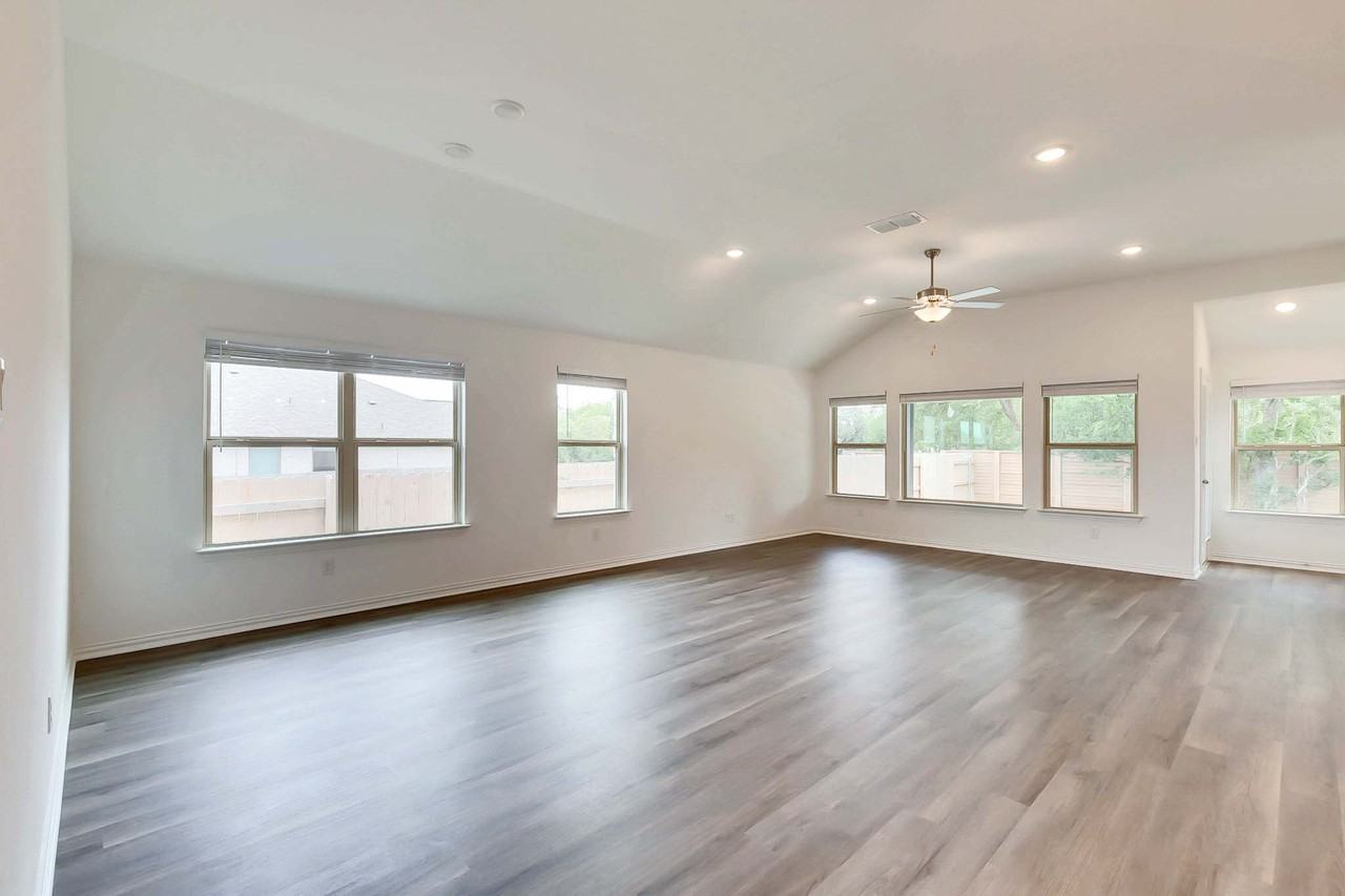 271 Jefferson Dr #1 - Photo 2 of 27