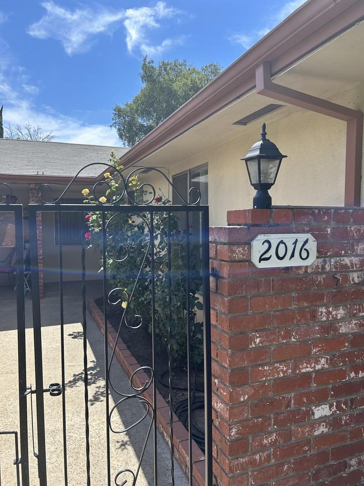 2016 Rose Ave #1 - Photo 3 of 23