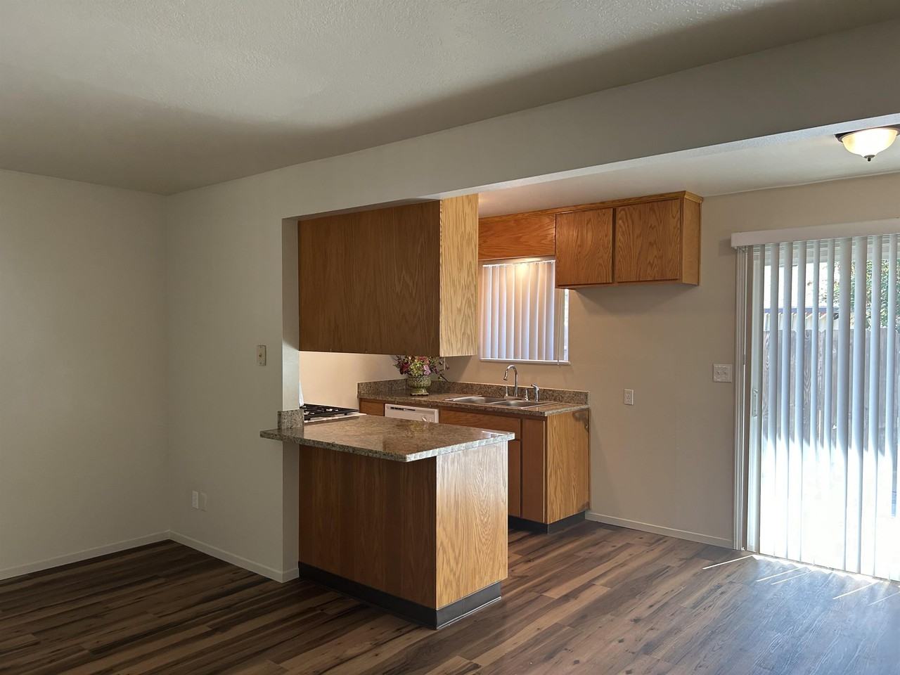 2016 Rose Ave #1 - Photo 7 of 23