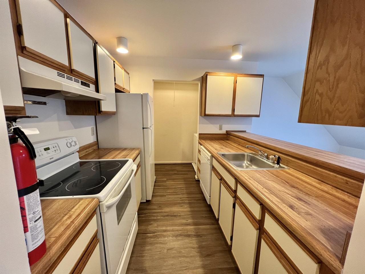 1002 Linden AveUnit 304 #1 - Photo 4 of 24