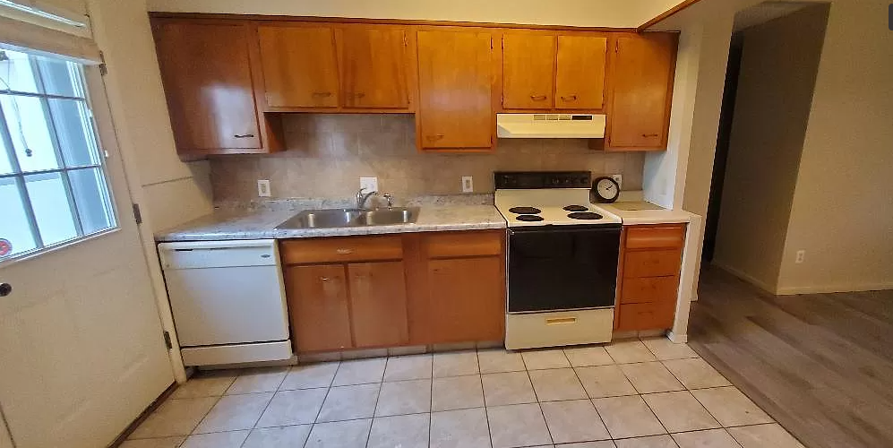 1020 S Eastview Dr #1 - Photo 3 of 12