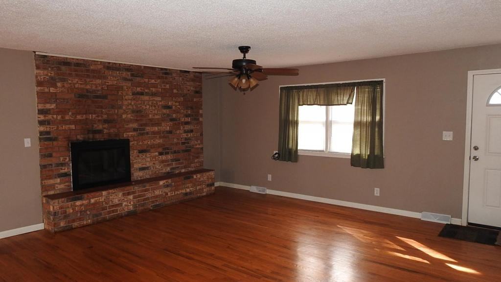 5508 Ne 51st St - Photo 2 of 9