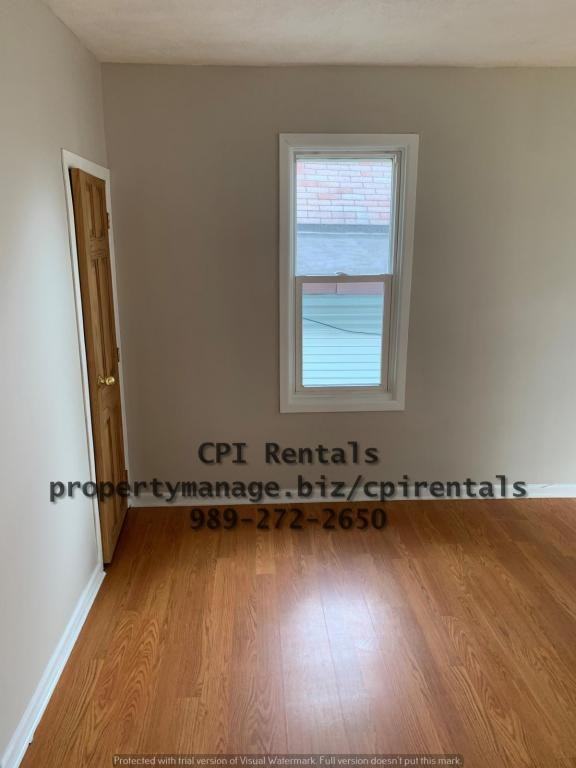 545 N Lake St - Photo 2 of 9