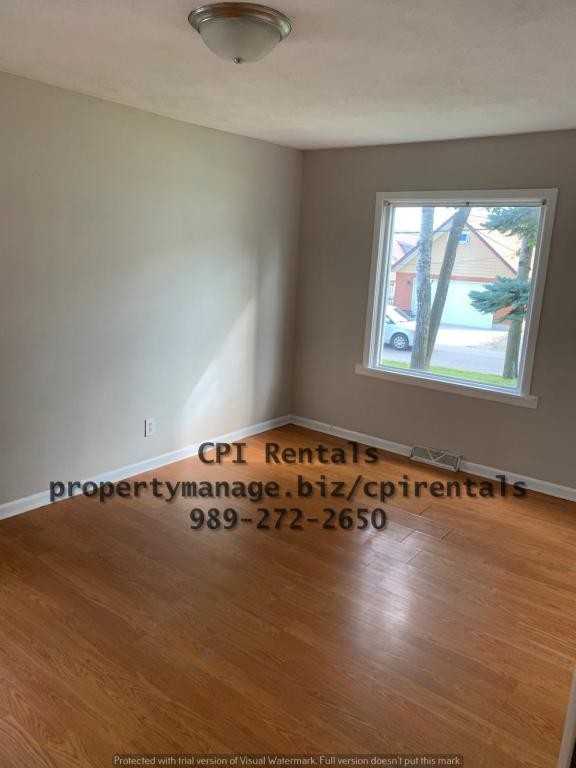 545 N Lake St - Photo 3 of 9