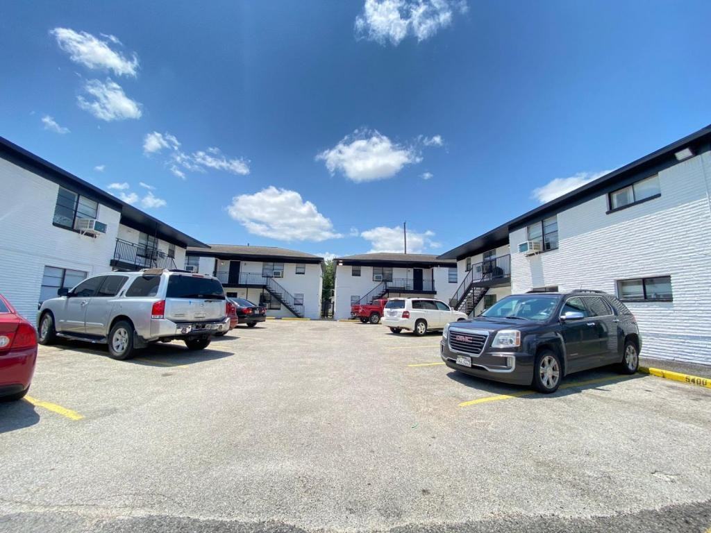 5408 Market St - Photo 2 of 14