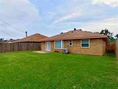 1617 Williamsburg Dr - Photo 2 of 10